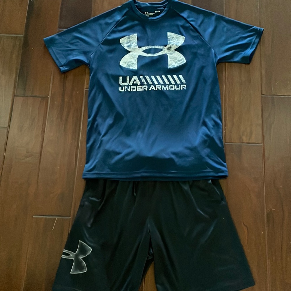 Under Armour Tshirt and Shorts - medium
